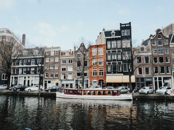 Hier lees je hoe je de beste rondvaart in Amsterdam kunt boeken!