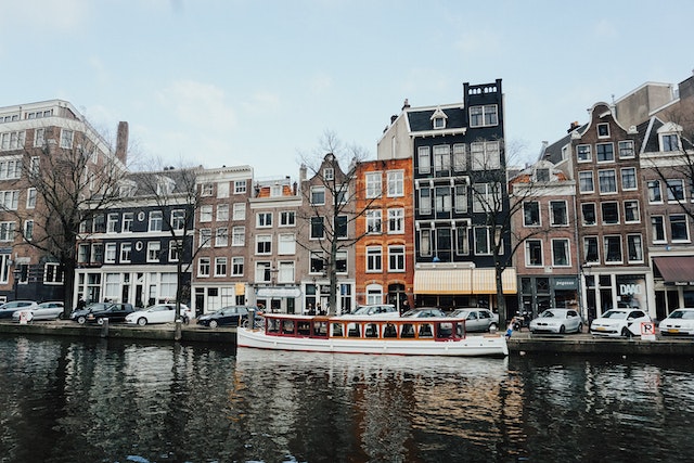 Hier lees je hoe je de beste rondvaart in Amsterdam kunt boeken!